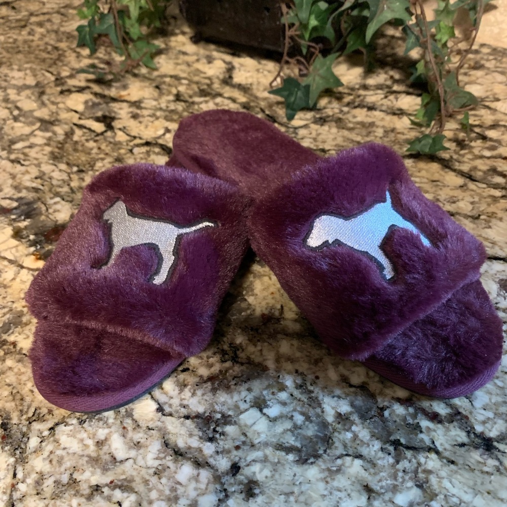 VICTORIA'S SECRET PINK DOG SLIPPERS LUSCIOUS PLUM
PURPLE FAUX FUR Large 9-10